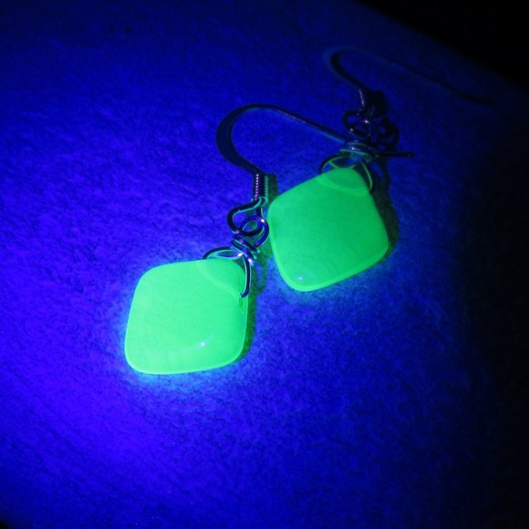 Uranium Glass bead earrings - Picture 3 of 8